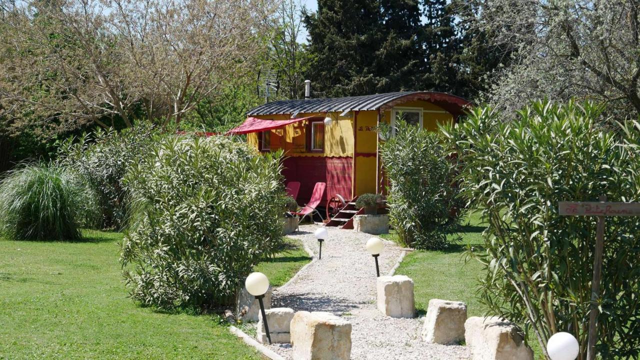 Mas Maurane-Roulotte Avec Spa Prive Aux Portes D'Arles Tarascon Buitenkant foto