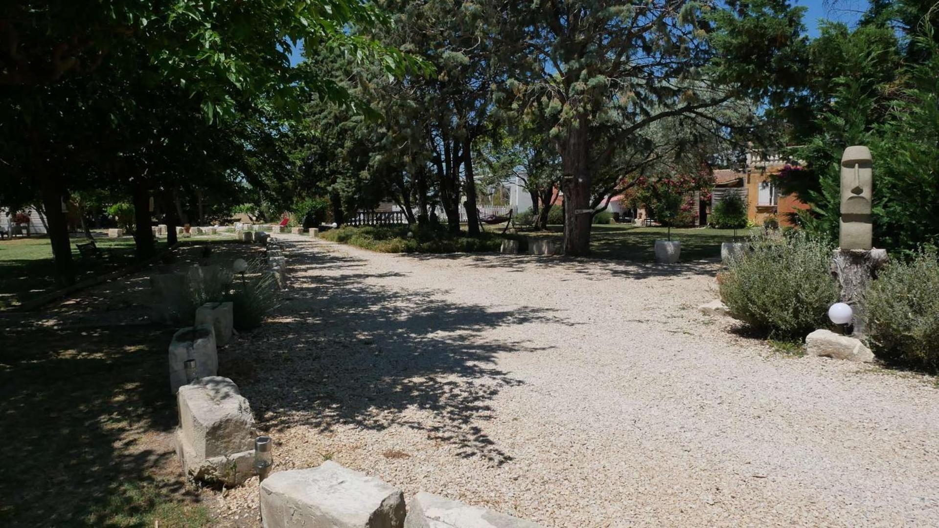 Mas Maurane-Roulotte Avec Spa Prive Aux Portes D'Arles Tarascon Buitenkant foto