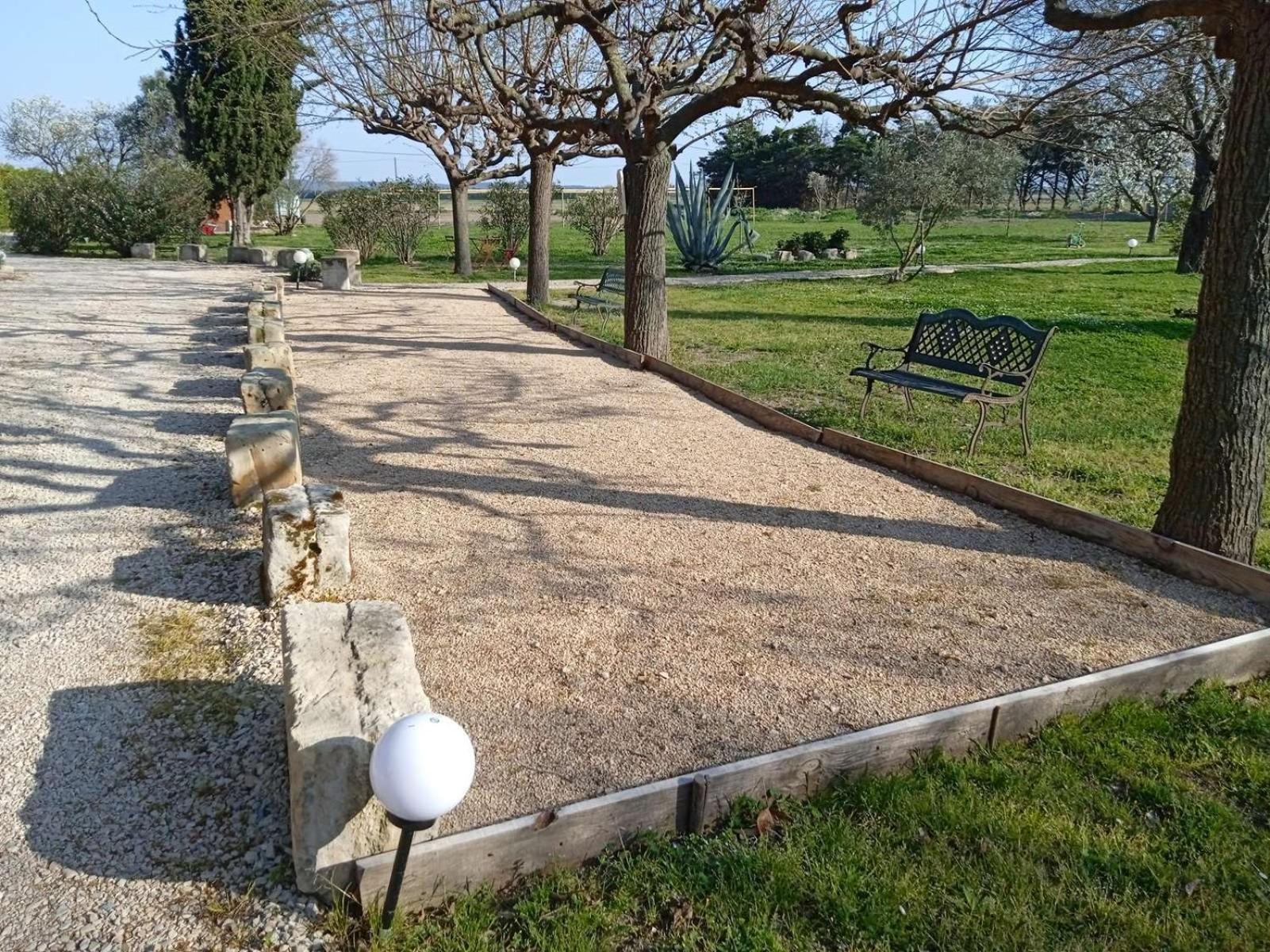 Mas Maurane-Roulotte Avec Spa Prive Aux Portes D'Arles Tarascon Buitenkant foto